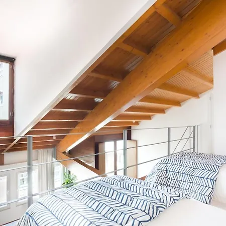 Appartamento Architect-designed Loft In A Historic Hilltop Neighborhood Lisbona