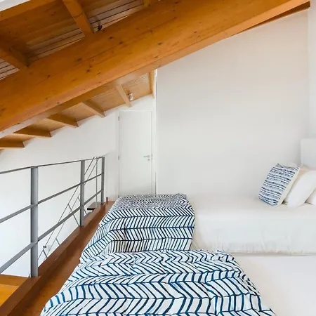Architect-designed Loft In A Historic Hilltop Neighborhood Apartment *