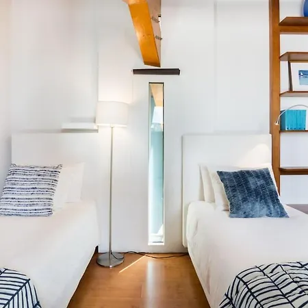 Architect-designed Loft In A Historic Hilltop Neighborhood Apartment