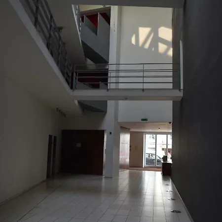 Architect-designed Loft In A Historic Hilltop Neighborhood アパート リスボン