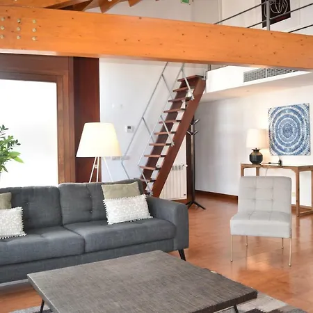 Architect-designed Loft In A Historic Hilltop Neighborhood Апартаменты