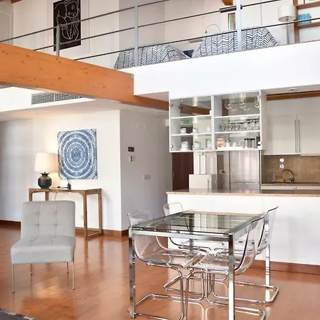 Architect-designed Loft In A Historic Hilltop Neighborhood アパート