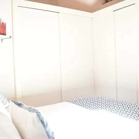 Architect-designed Loft In A Historic Hilltop Neighborhood リスボン