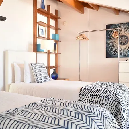 Architect-designed Loft In A Historic Hilltop Neighborhood * リスボン