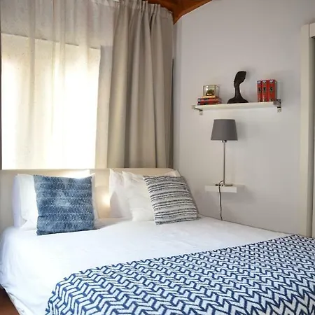 Architect-designed Loft In A Historic Hilltop Neighborhood リスボン