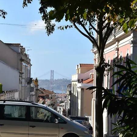 Architect-designed Loft In A Historic Hilltop Neighborhood 아파트 리스본